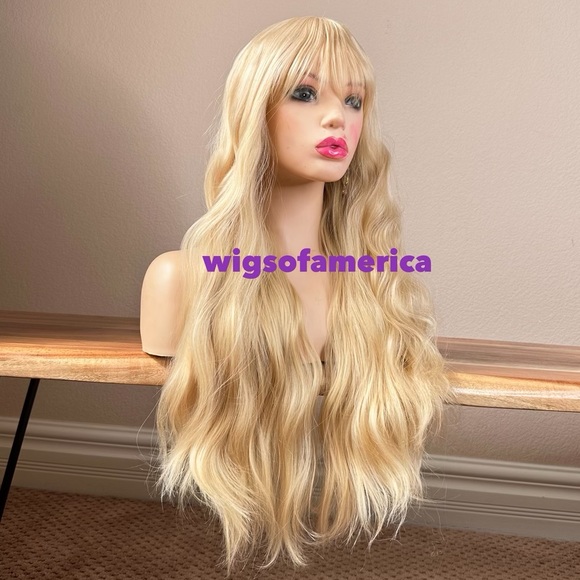 Blonde wig with bangs 24 inches long wavy - Picture 2 of 6